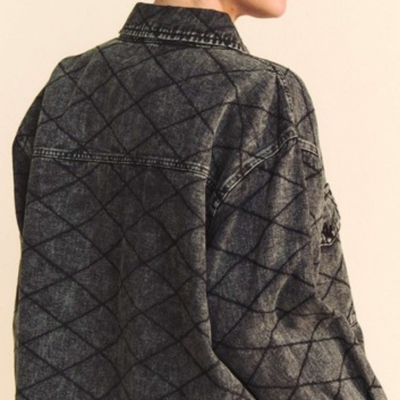 DAVI & DANI Denim Shacket Diamond Quilted High Low Oversized Jean Shirt Jacket - Picture 8 of 16